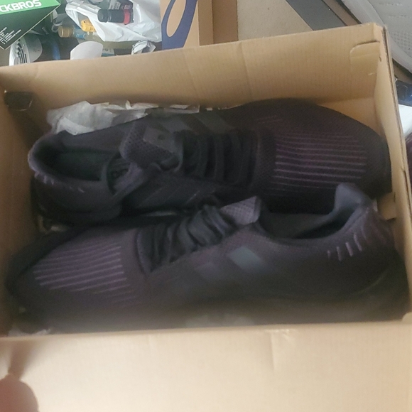 Adidas - Picture 2 of 6